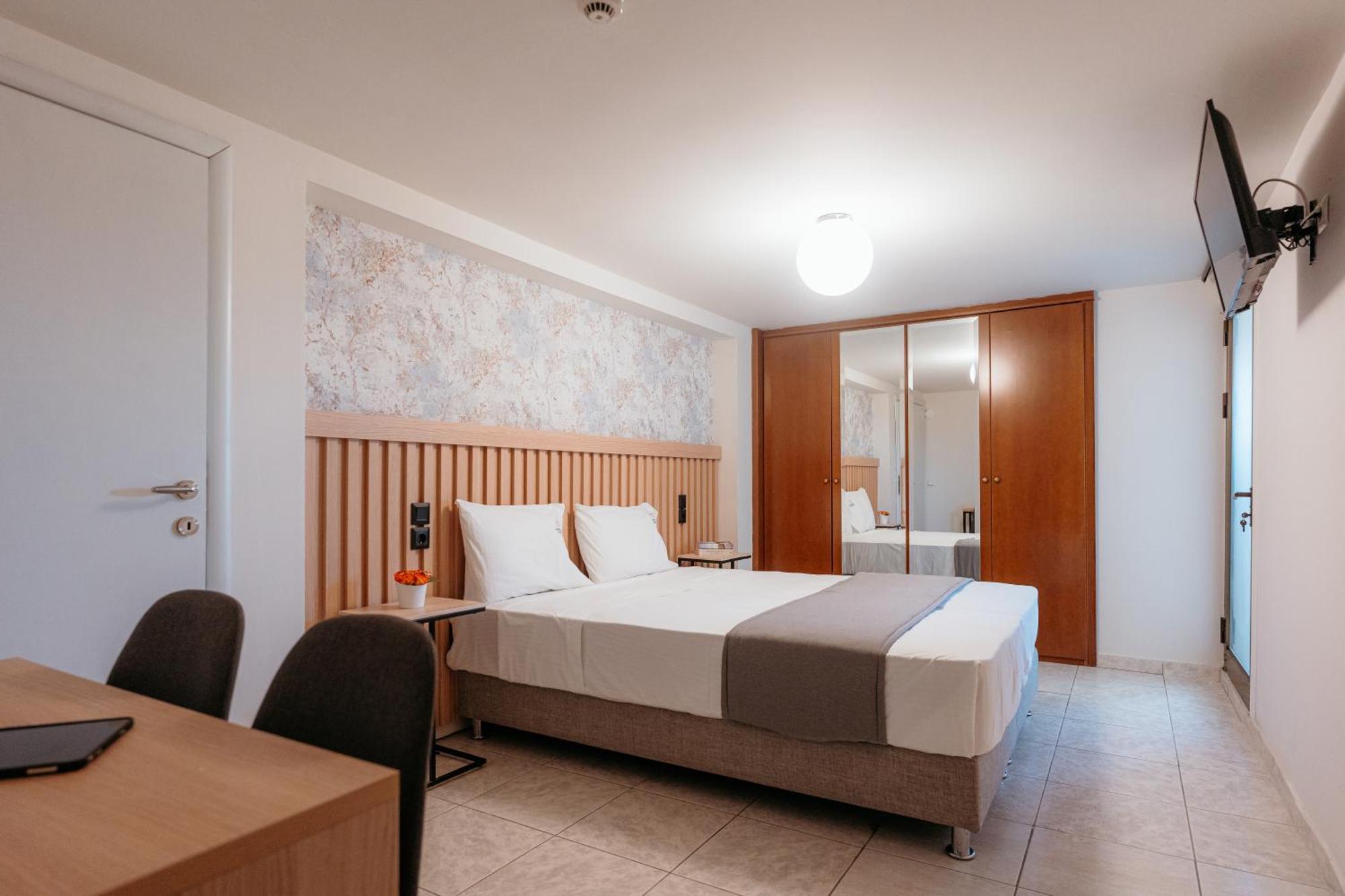 Aqua Beachfront Elegant Hotel Olympiakí Aktí Exterior foto